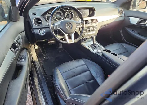 2013 Mercedes-Benz C 250 z USA, uszkodzony, nr VIN WDDGJ4HB5DG071268